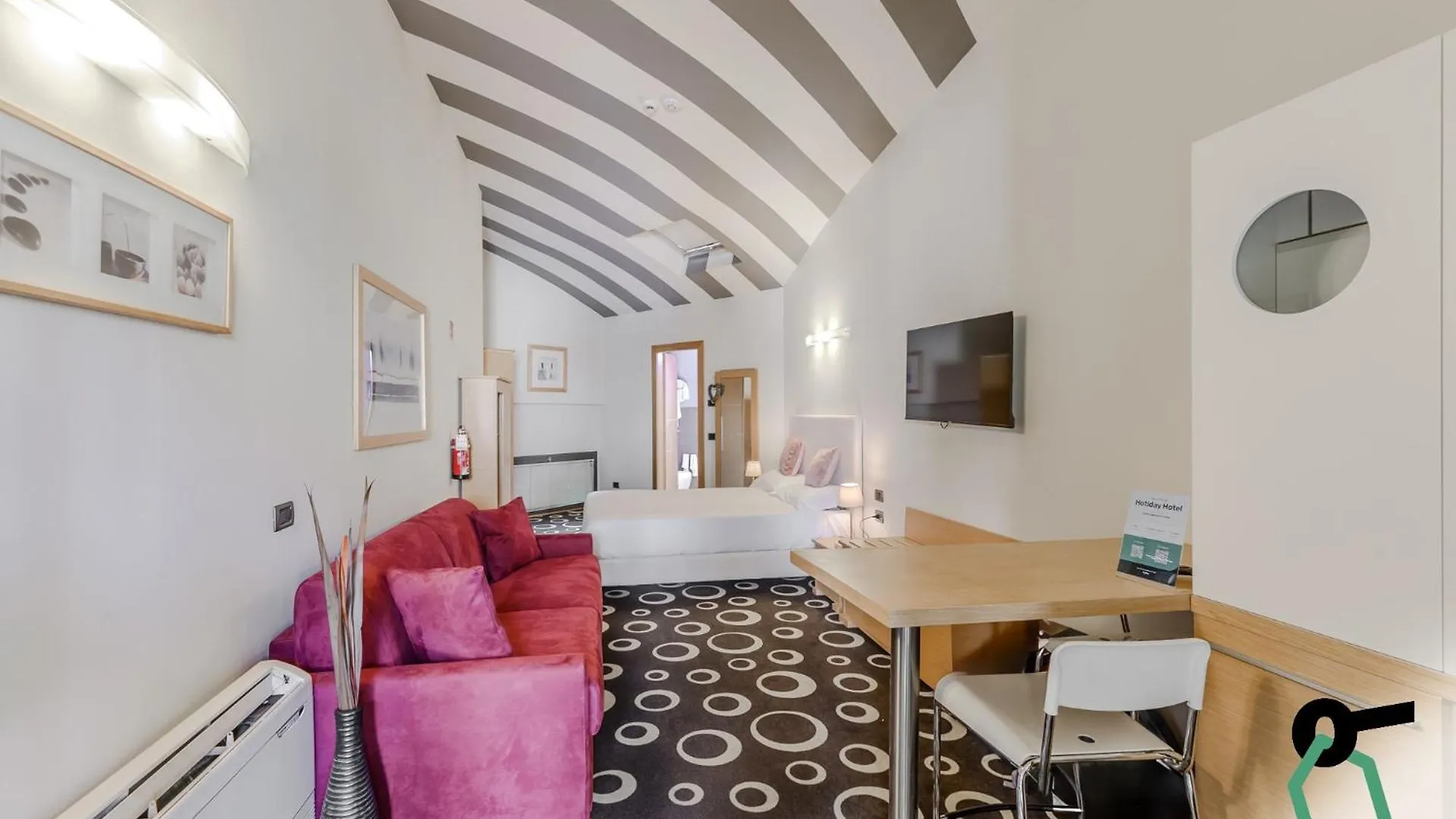 Hotiday Aparthotel Firenze 4*, Florens